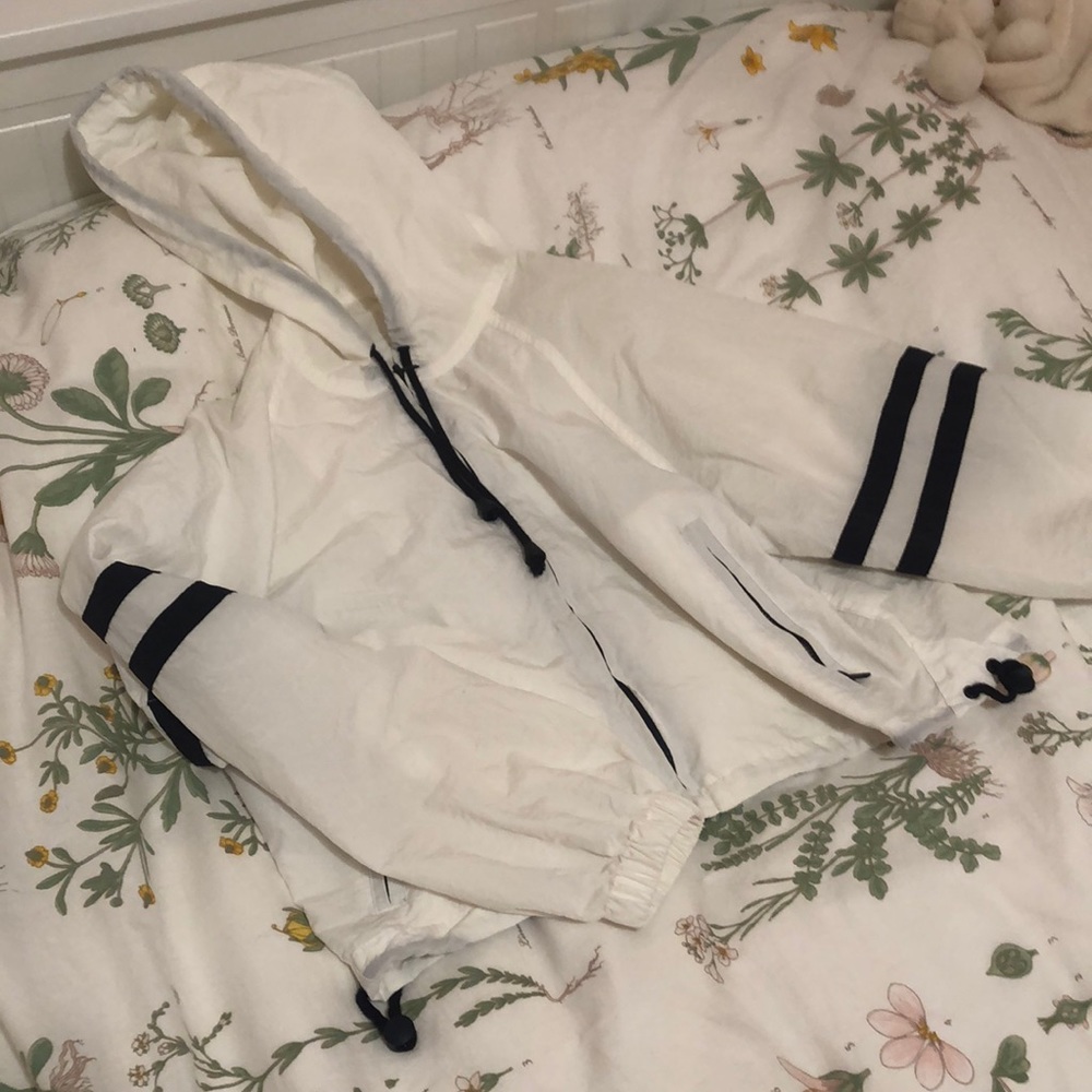 Brandy Melville cropped wind breaker